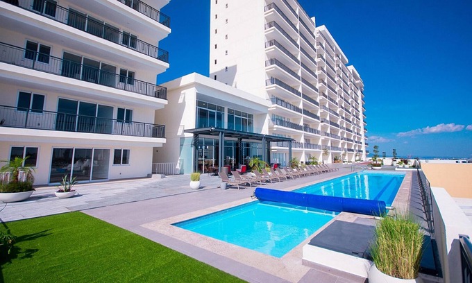 Zapopan Apartment | Real View Towers E707 by Casago