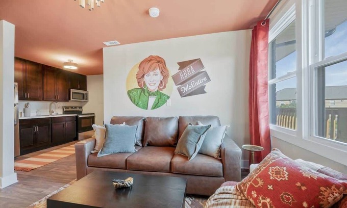 Buena Vista Apartment | Reba McEntire Themed Apartment!