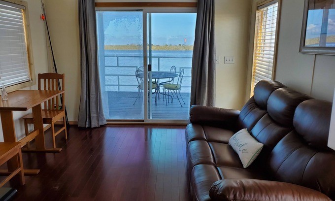 Apalachicola Boat Rental | Rebel's Rest - A Romantic Getaway houseboatnNew Water Filtration System