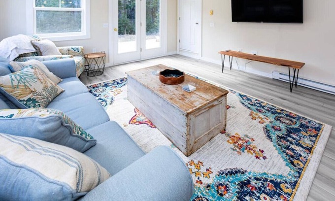 Seawall House | Rebel's Retreat-Minutes to hiking & ocean!