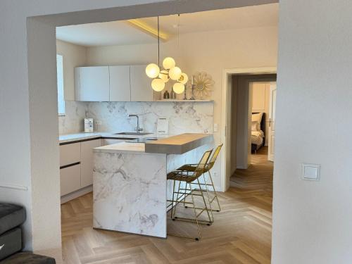 Arzheim Apartment | Rebgold Suite - Luxury Living by Lisa