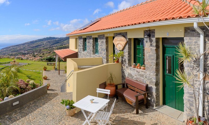 Calheta House | Recanto das Florenças (2) – Great Views & Sunsets