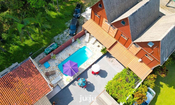 Balneario Praia do Leste Ski Chalet | Recanto Pousada JU&JU Chalé com PISCINA COMPARTILHADA