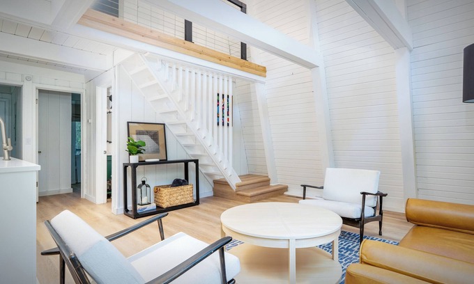 Harbor Springs Cabin | Recently Re-Furbished Luxury 3-bedroom Cabin in Harbor Springs SKi & SUN