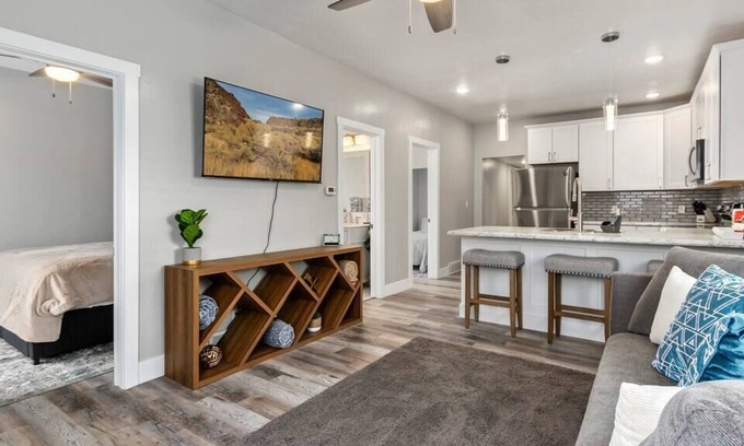 Burley House | Recently Renovated 2 Bed, Clean and COZY Home.