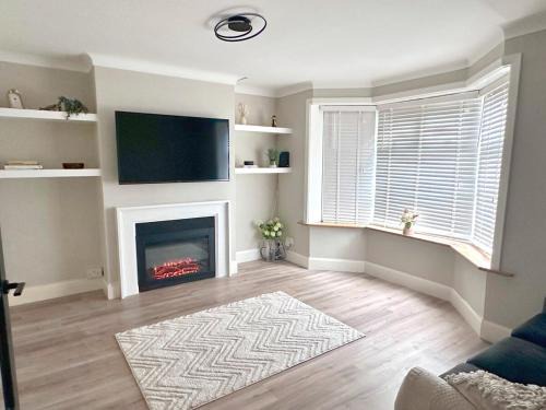 Southampton House | Recently renovated 3 bed home