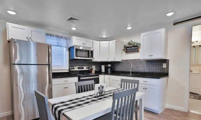Bethel Apartment | Recently Renovated Apartment in Bethel, minutes from I-78