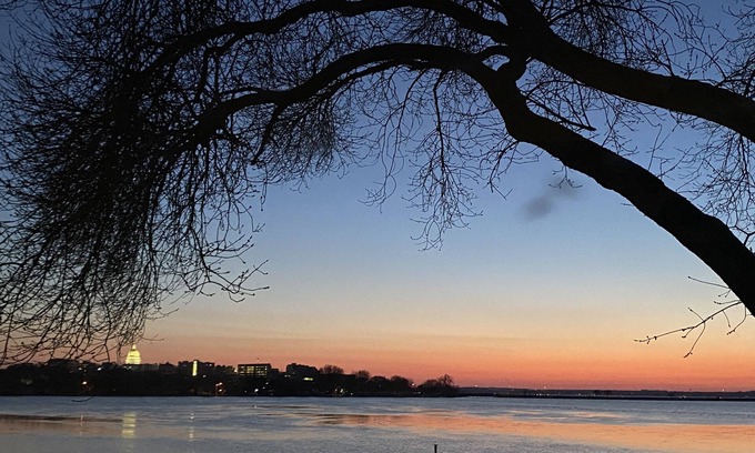 Madison House | Recently Renovated Cozy House on Monona Bay with Lake Access