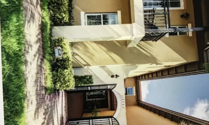 Pembroke Pines House | Recharge in this Mediterranean-style townhome