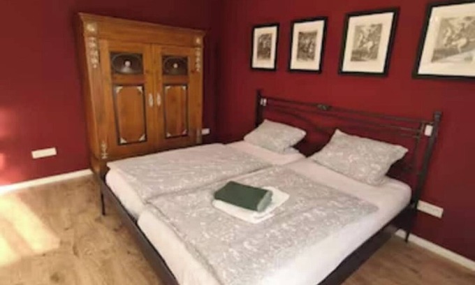 Hildesheim District Apartment | Red apartment on the estate