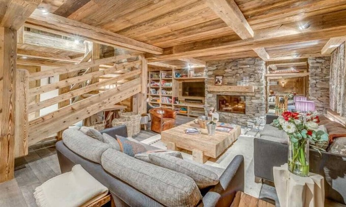 Val-d'Isere Apartment | Red Berries Apartment Situated in the Crown of Val D'Lsere