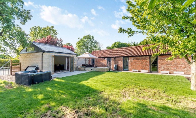 Sleaford Cottage | Red Brick Barn - UK39916