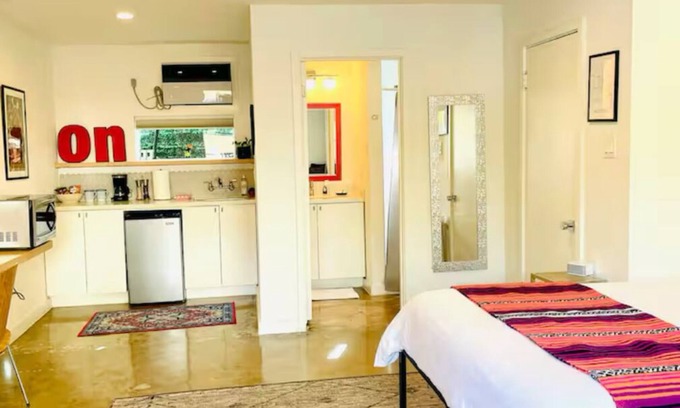 Hyde Park Apartment | "Red Cactus Studio 1" Walkable Artsy Montrose Area in Hip Mid-town. Pet friendly