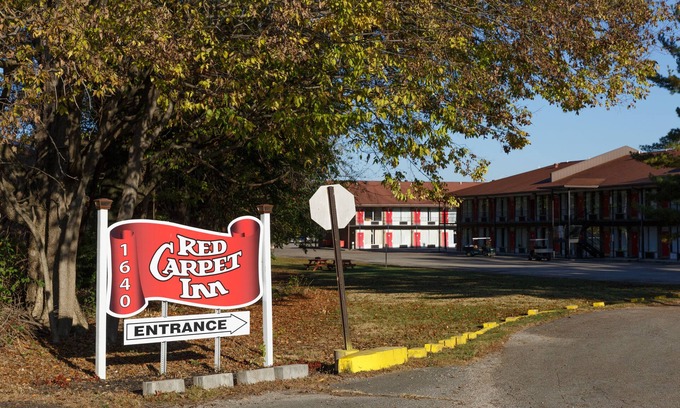 Jeffersontown Hotel | Red Carpet Inn - Louisville