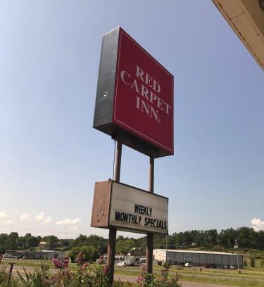Hot Springs Hotel | Red Carpet Inn