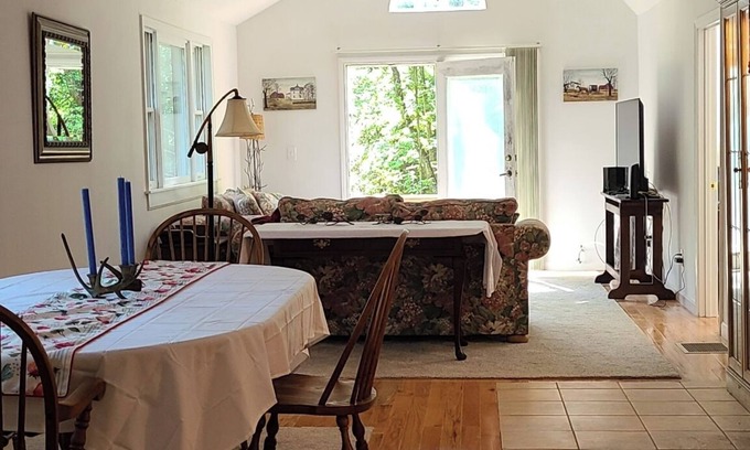 Center Tuftonboro House | Red Door Ranchn3 Bedroom, 2 Bathn1/2 mile to beach with lifeguard nAC, WiFi, n