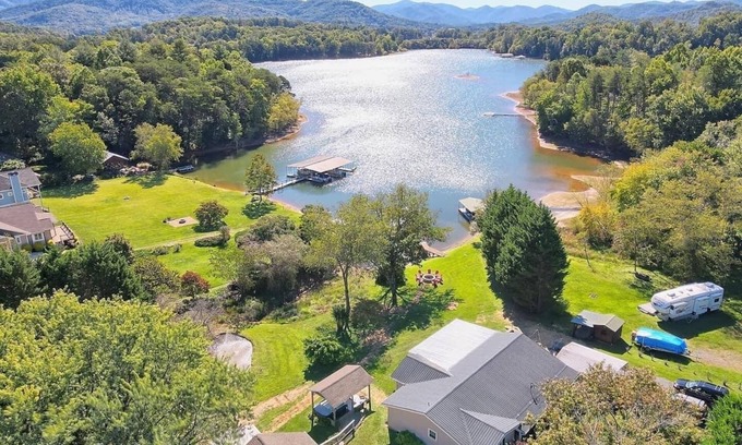 Cedar Cliff House | Red Door Retreat House & Cottage on Lake Chatuge- by Chatuge Home Concierge Lakefront, private dock, fire pit, hot tub