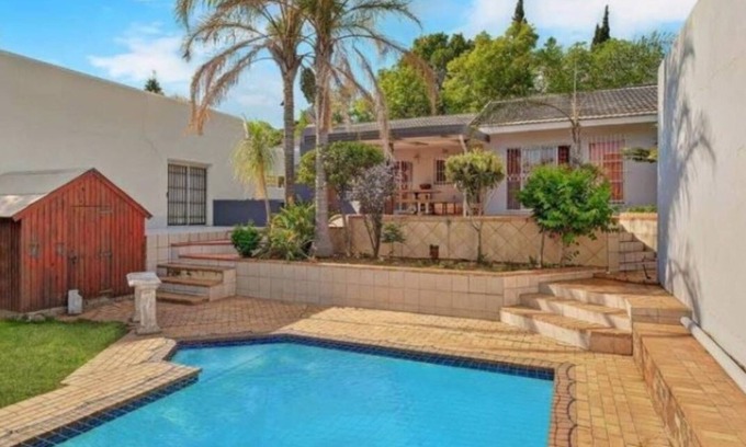 Greater Johannesburg Metropolitan Area House | Red Dot Lodge