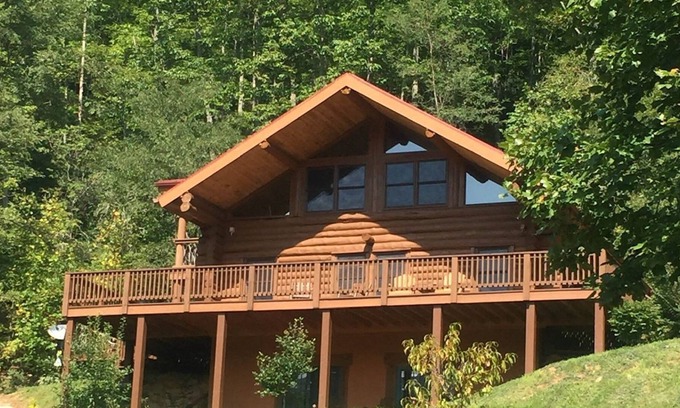 Sylva Cabin | Red Lantern Lodge includes free admission to attractions