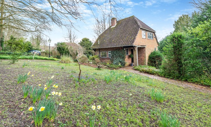 Charing House | Red Leaves - Two Bedroom House, Sleeps 4