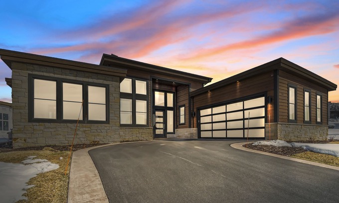 Heber House | Red Ledges Luxury Retreat, 90 Day Min Stay, Golf Privileges, DV Ski Shuttle