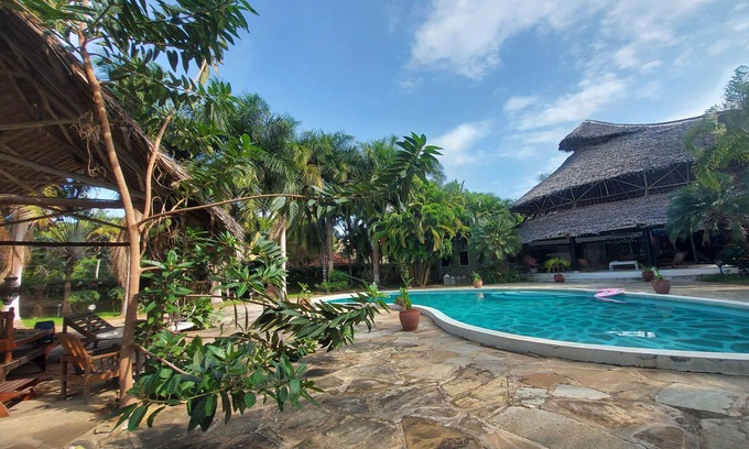 Malindi Villa | Red Lion