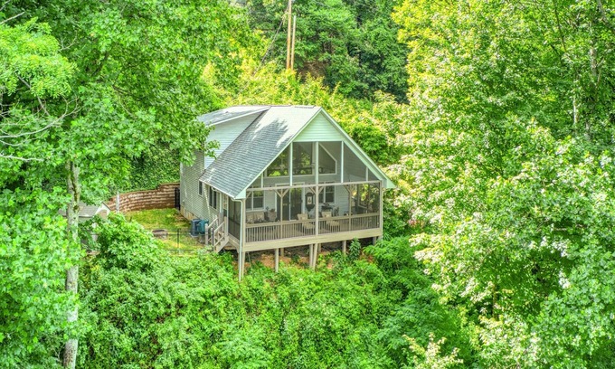 Mountain Springs Cabin | Red Maple Lookout- A Hidden Gem with Private Mountain Views!