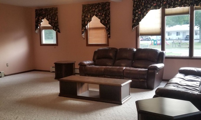 Catskill Hotel | Red Ranch Motel