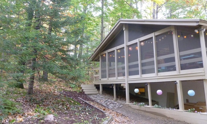 Birch Hill Ski Chalet | 'Red Ridge Chalet' in N.Conway! Perfect for 2 couples & their kids! NEW KITCHEN