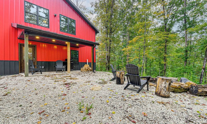 Heidelberg House | Red River Gorge Barndominium: Dog Friendly!
