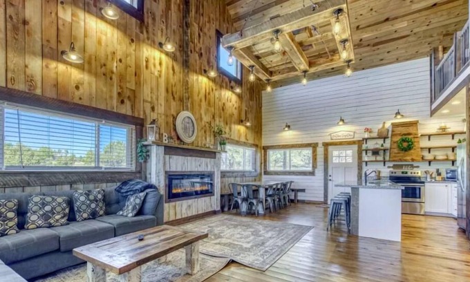 Zion National Park East Entrance House | ‼Red Rock Ranch‼ Near Zion's National Park🏞 Hiking Trails🥾 Hot tub💧