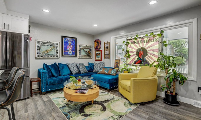 Morrison House | Red Rocks Art House with Outdoor Fire Pit!