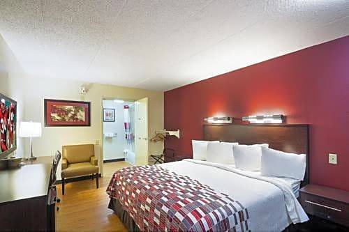 Latonia Hotel | Red Roof Inn Cincinnati East - Beechmont