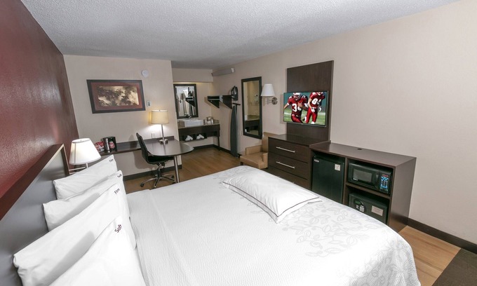 Statesville Hotel | Red Roof Inn PLUS+ Statesville