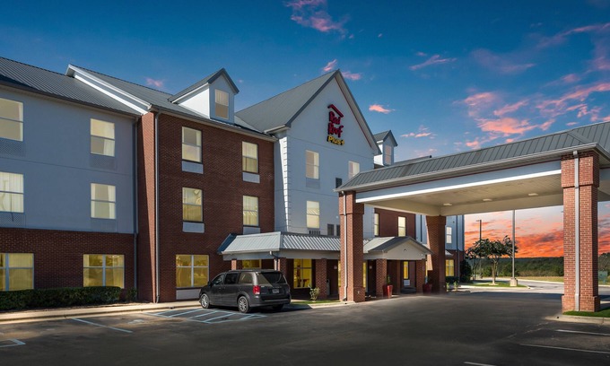 Bessemer Hotel | Red Roof Inn PLUS+ & Suites Birmingham - Bessemer