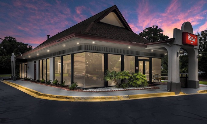 Windsor Forest Hotel | Red Roof Inn Savannah - Southside/Midtown