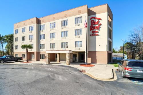 Fayetteville Hotel | Red Roof Inn & Suites Fayetteville-Fort Bragg