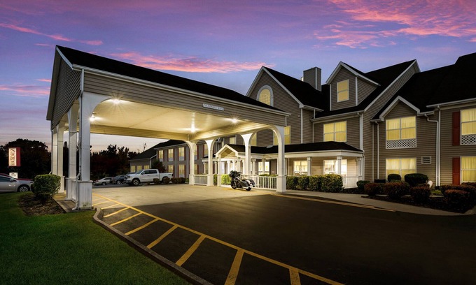 Knoxville Hotel | Red Roof Inn & Suites Knoxville East