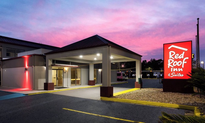 Statesboro Hotel | Red Roof Inn & Suites Statesboro - University
