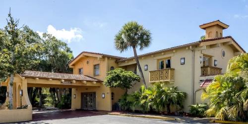St. Petersburg - Clearwater Hotel | Red Roof Inn Tampa Bay - St. Petersburg