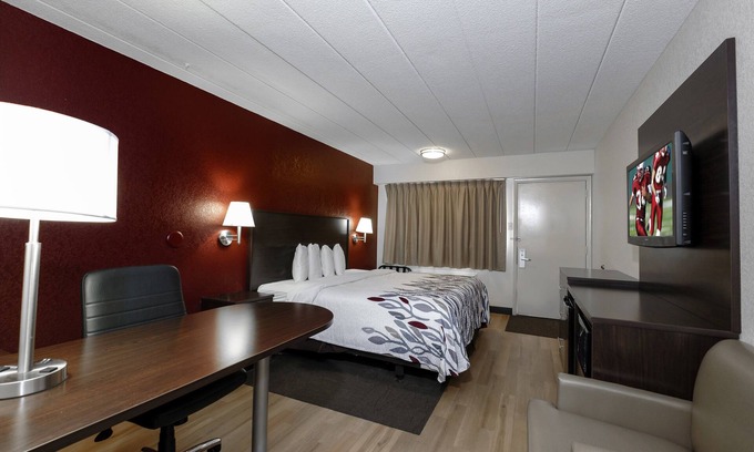 Washington Hotel | Red Roof Inn Washington, PA