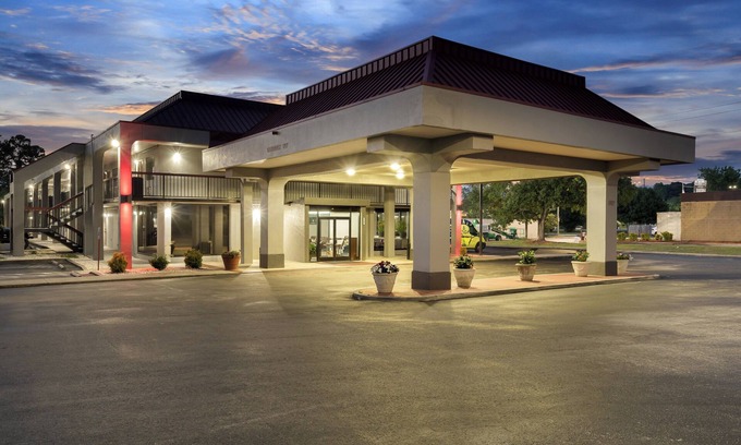 Wilmington Hotel | Red Roof Inn Wilmington, NC