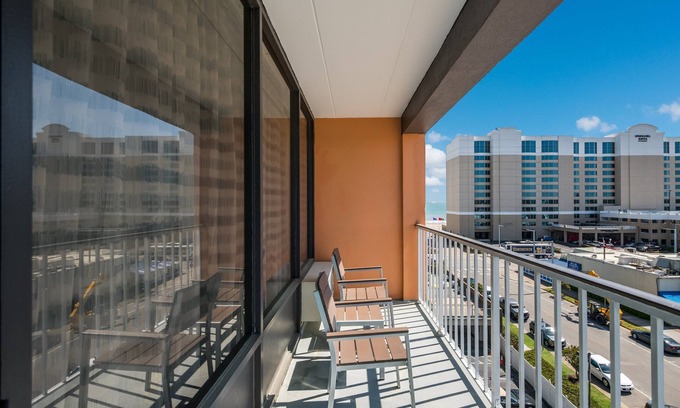 Northeast Virginia Beach Hotel | Red Roof PLUS+ & Suites Virginia Beach – Seaside