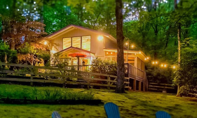 Mirror Lake House | Red Rooster Cottage - Cozy home with Fenced Yard, Screened Porch, and 2 Firepits