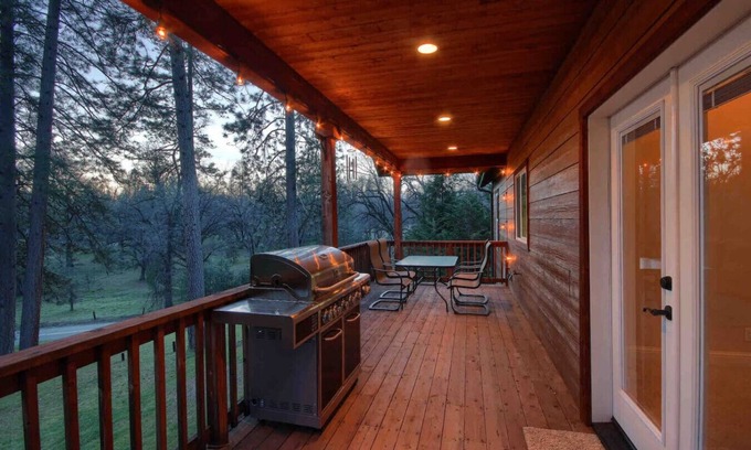 Mariposa House | Red Tail Retreat in Mariposa