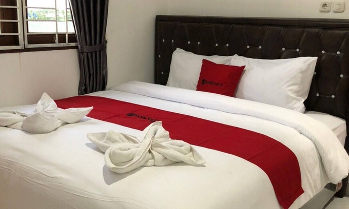 Medan Hotel | RedDoorz near CitraLand Gama City Medan