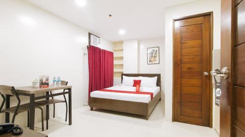 Culiat Hotel | RedDoorz near Fernwoods Garden Quezon City
