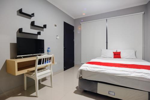 East Jakarta Hotel | RedDoorz near Jakarta International Velodrome