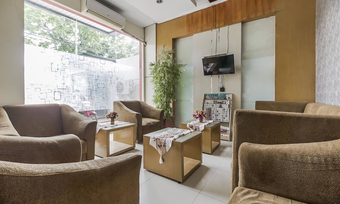 Makassar Hotel | RedDoorz near Mall Panakkukang 3