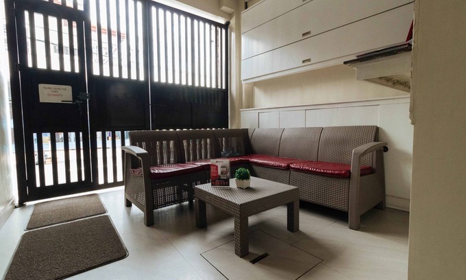 Paranaque Hotel | RedDoorz near NAIA Terminal 1